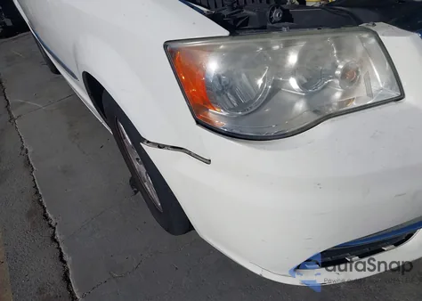 2011 Chrysler Town & Country Touring z USA, uszkodzony, nr VIN 2A4RR5DG3BR611547